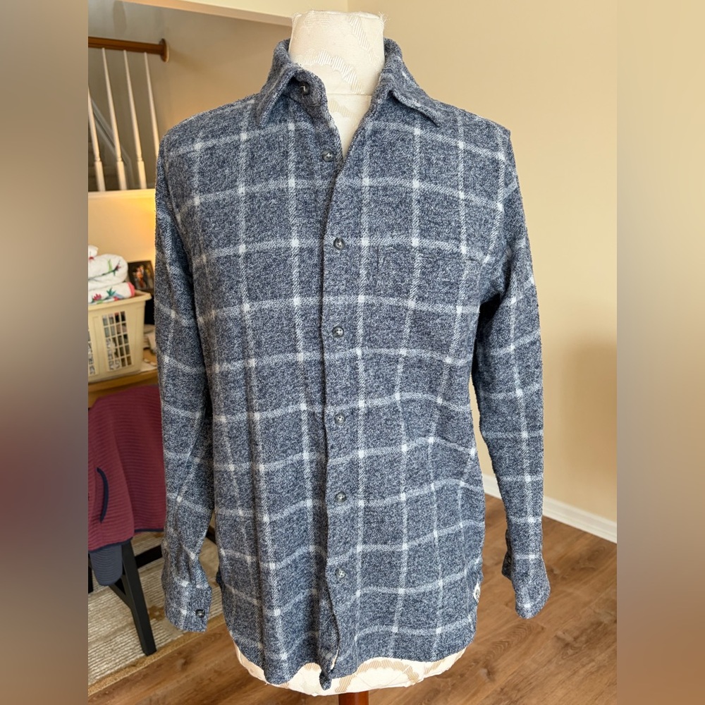 Men’s Free Planet flannel🌲